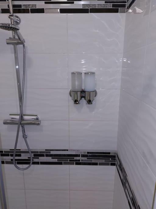 Gite Rdc 42M2 400 M Centre Ville 200 M Gare Tgv Parking Gratuit 250 Places Face Au Logement Арас Екстер'єр фото